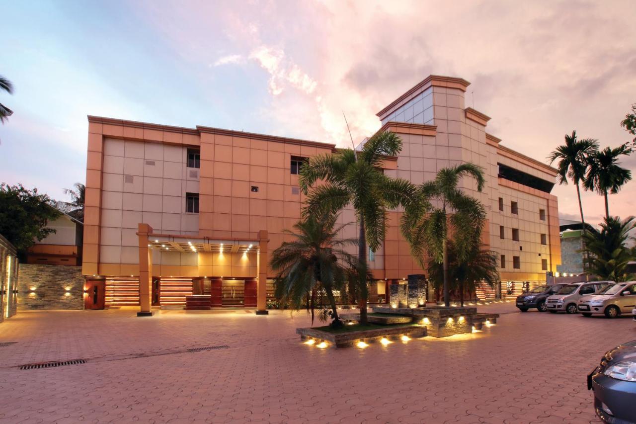 Hotel Kings Empire Kochi Exterior photo