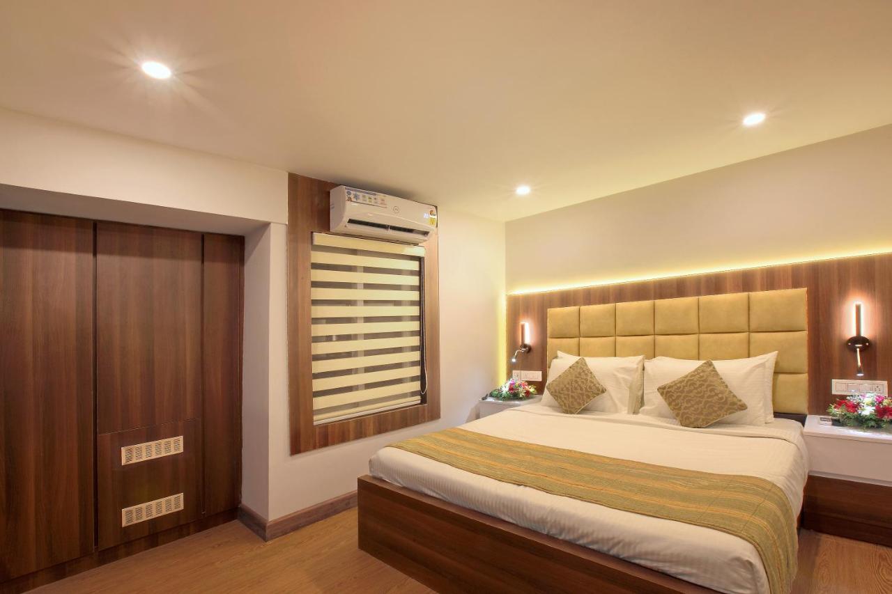 Hotel Kings Empire Kochi Exterior photo
