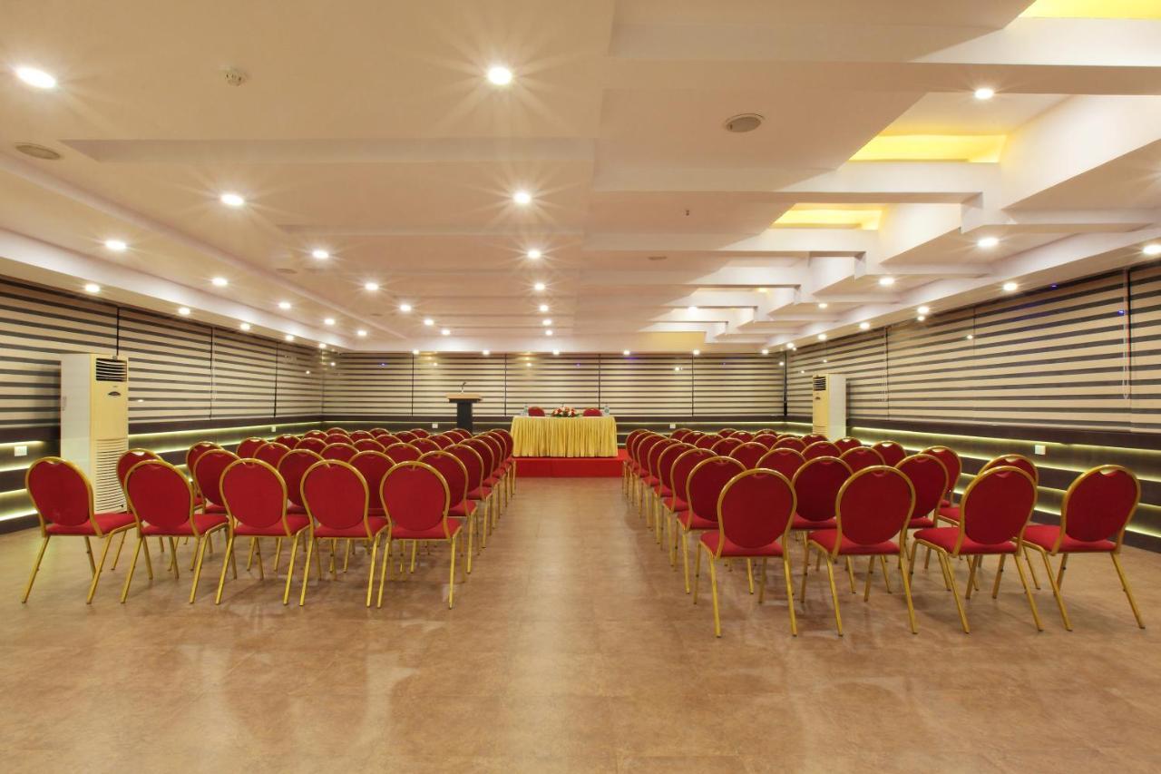 Hotel Kings Empire Kochi Exterior photo