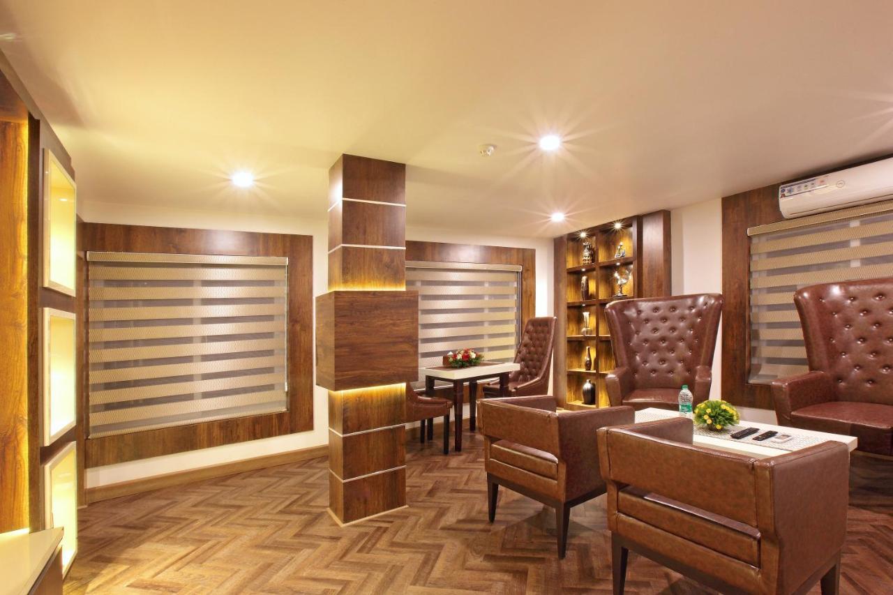 Hotel Kings Empire Kochi Exterior photo