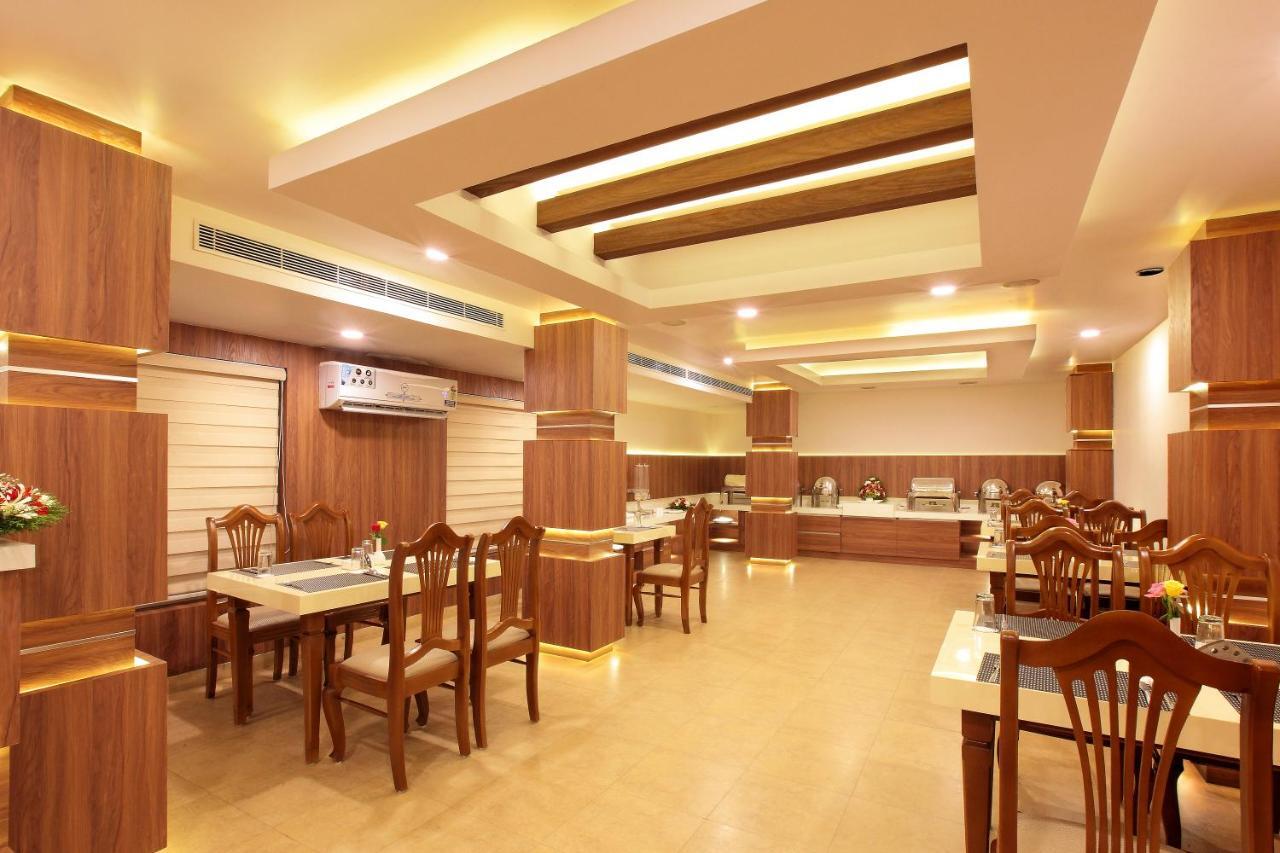 Hotel Kings Empire Kochi Exterior photo